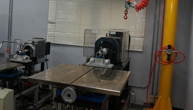 如果是比較大型的馬達(dá)，進(jìn)行堵轉(zhuǎn)會(huì)產(chǎn)生強(qiáng)大的扭力，這時(shí)就必須透過一些專門的夾具設(shè)備固定之后進(jìn)行測試。