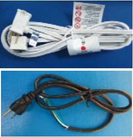 標準	適用范圍	特點	產品舉例	圖例 UL498-2007插頭和插座	預期連接到分支電路上的額定電流不超過200A，額定電壓不超過600V的插頭、插座、軟線連接器、輸入插頭、連接軟線的電流分接器、電熨斗和器具插頭	適用產品種類繁多，試驗項目齊全，其標準結構既是按檢驗項目分，同時又按產品類別分，曾現(xiàn)多層次的標準結構，試驗項目和產品類別交錯和重復出現(xiàn)，有些試驗項目因產品類別的差異而有所不同	插頭、插座、軟線連接器、輸入插頭、連接軟線的電流分接器、電熨斗和器具插頭，該類產品通常都帶有接線端子或端頭	UL498-2007插頭和插座 UL498A-2008電流分接器和轉換器	額定電流不超過200A，額定電壓不超過600V的無連接軟線的電流分接器、轉換器和旅行轉換器	該標準專為兩類產品而設置，一是電流分接器，一是轉換器，而轉換器有兩類，美國國內不同結構和規(guī)格間的轉換器，以及美國和外國間不同結構和規(guī)格的轉換器（即旅行轉換器），所涉及的產品無連接軟線，因此該標準不涉及關于軟線的試驗，通常該類產品都是設計為一體式的，連接軟線的電流分接器適用于UL498	電流分接器、美國國內不同結構和規(guī)格間的轉換器、美國和外國間不同結構和規(guī)格的轉換器	標準	適用范圍	特點	產品舉例	圖例 UL498-2007插頭和插座	預期連接到分支電路上的額定電流不超過200A，額定電壓不超過600V的插頭、插座、軟線連接器、輸入插頭、連接軟線的電流分接器、電熨斗和器具插頭	適用產品種類繁多，試驗項目齊全，其標準結構既是按檢驗項目分，同時又按產品類別分，曾現(xiàn)多層次的標準結構，試驗項目和產品類別交錯和重復出現(xiàn)，有些試驗項目因產品類別的差異而有所不同	插頭、插座、軟線連接器、輸入插頭、連接軟線的電流分接器、電熨斗和器具插頭，該類產品通常都帶有接線端子或端頭	UL498-2007插頭和插座 UL498A-2008電流分接器和轉換器 UL1363-2010可移式電源分接器	預期戶內使用的，連接于帶接地的一般用途分支電路的，額定電流不超過AC20A，額定電壓不超過AC250V，軟線連接，臨時性延長使用的可移式電源分接器	該標準專用于塑料或金屬外殼的用于臨時性分接和延長使用的排插，相關的產品類別比較單一，針對性強，帶有輔助功能時需要符合相關標準的要求，如帶有雷擊浪涌保護器的需要同時符合UL1449的要求，帶有接地漏電保護的，需要同時符合UL943的要求	帶有軟線和插頭的移動式插座，一般帶有3位以上的插座口，越來越多的帶有附加功能，如雷擊浪涌保護和漏電保護等	UL1363-2010可移式電源分接器 UL817-2007軟線組件和電源軟線