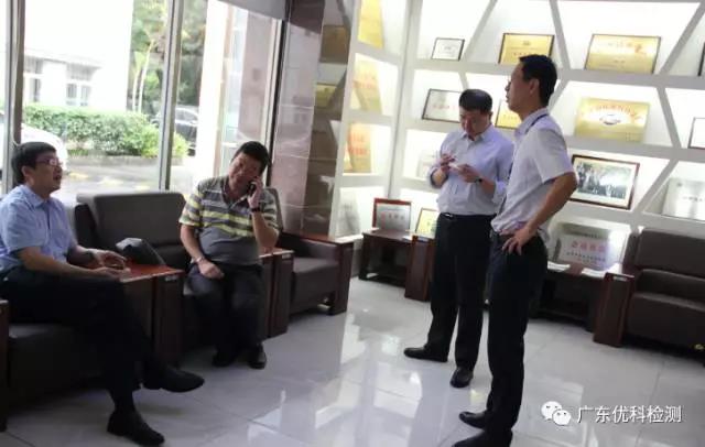 UK總經(jīng)理張濤與UL中國(guó)南區(qū)銷售部經(jīng)理徐永星、UK客戶交流