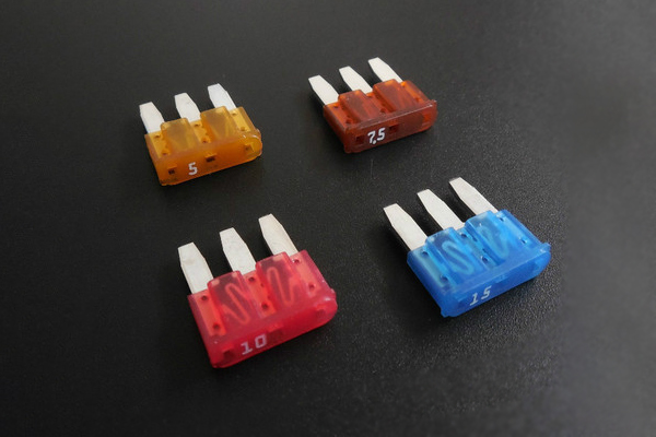 汽車保險(xiǎn)絲過載測(cè)試